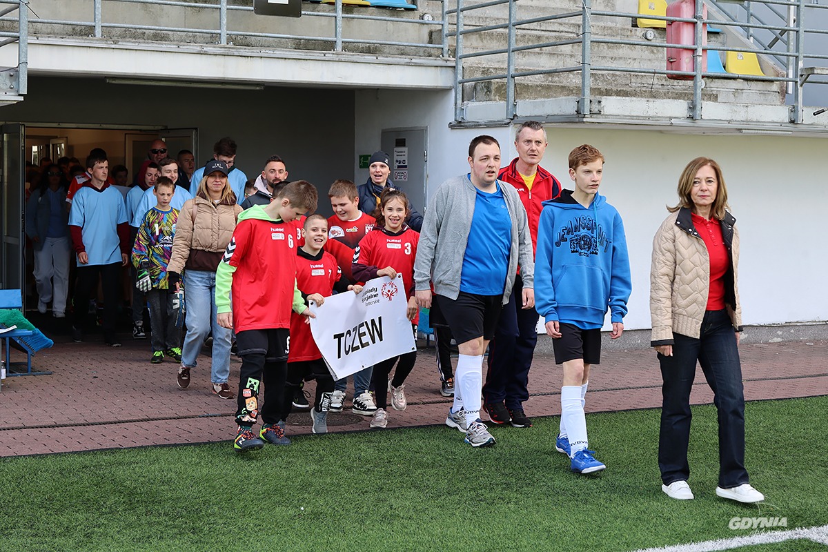 Uczestnicy XXIV Pomorskiego Turnieju Piłki Nożnej Olimpiad Specjalnych w Gdyni.