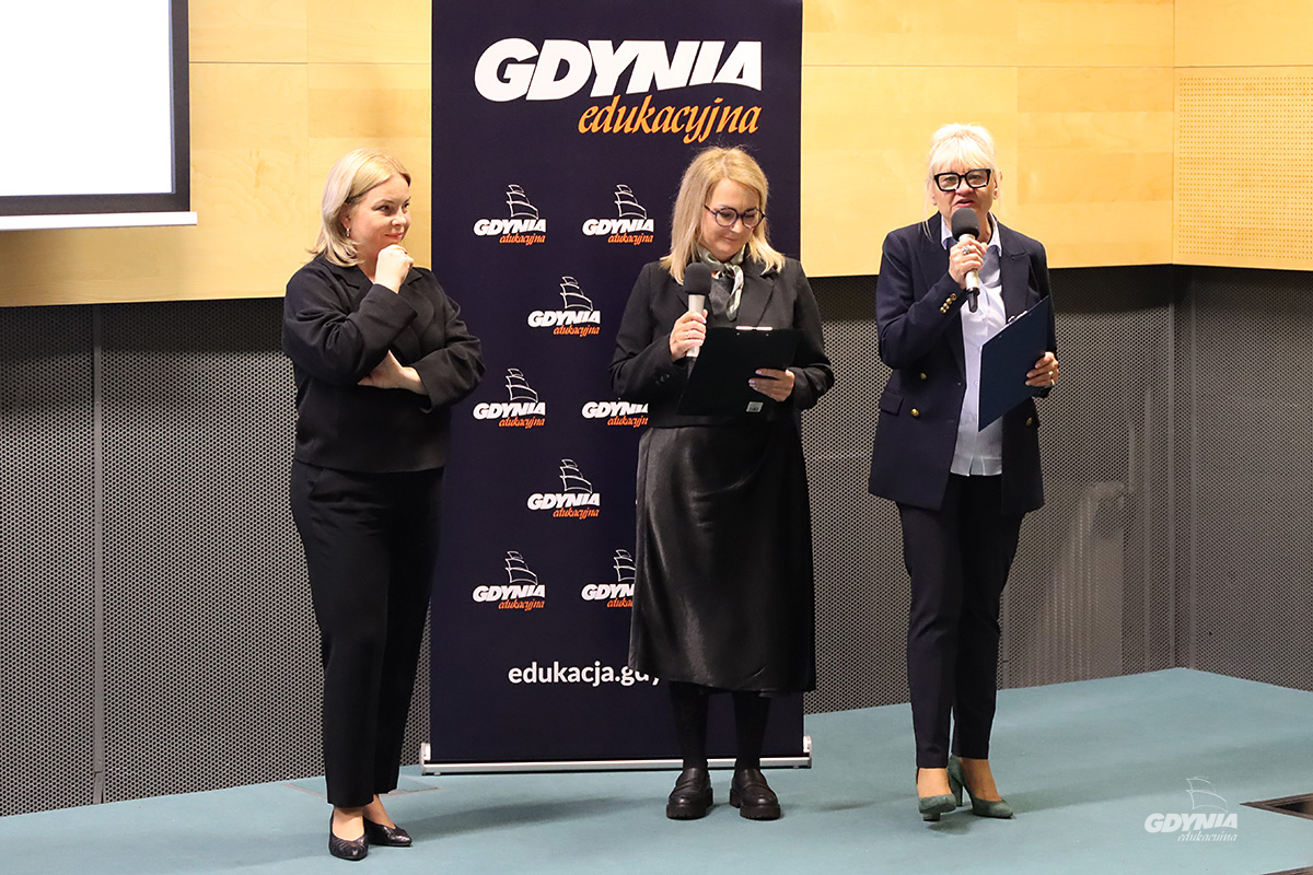 Uczestnicy i uczestniczki konferencji o Funduszach Europejskich.