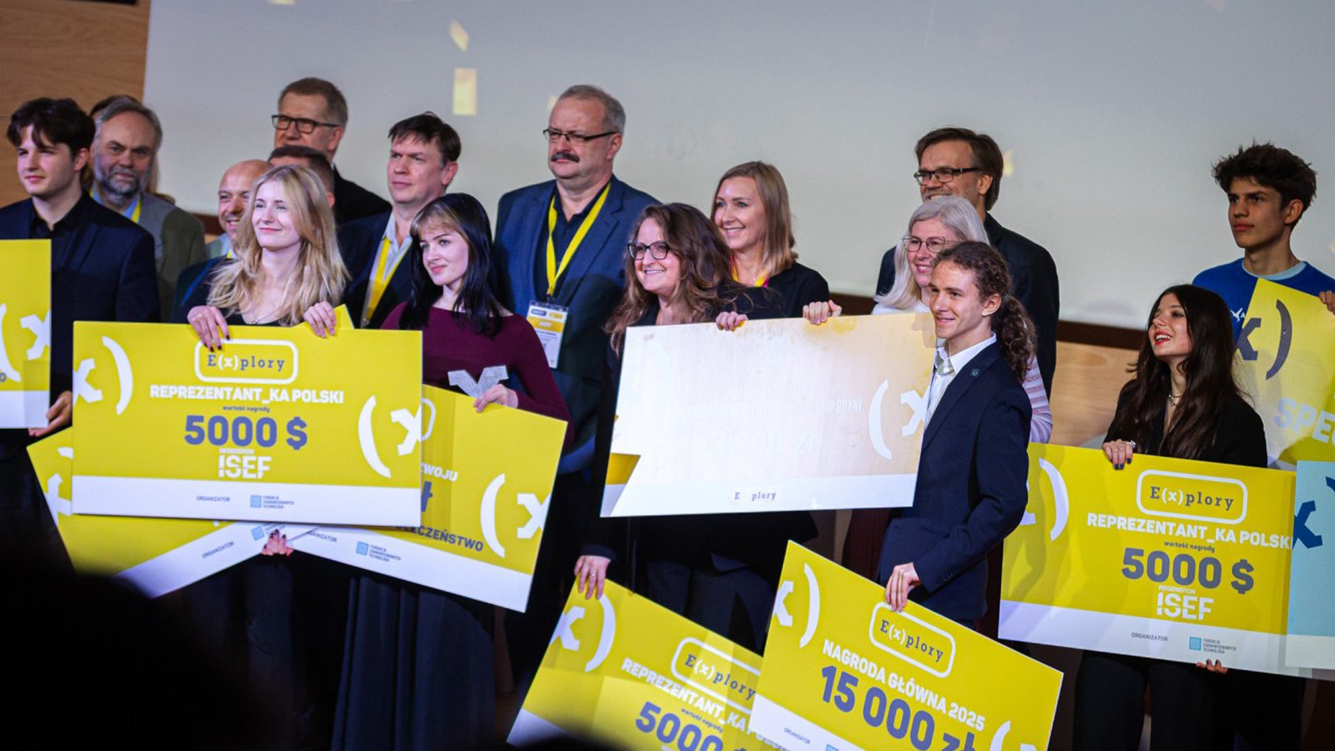 Laureaci ubiegłorocznej edycji Konkursu Explory na scenie w centrum konferencyjnym PPNT Gdynia (fot. Kamil Złoch)